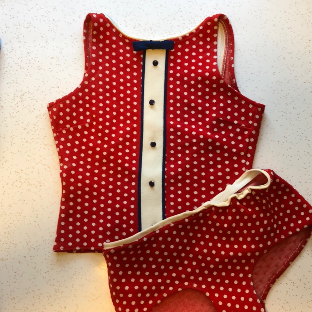 Adorable vintage 2 piece!